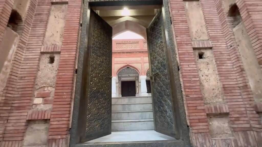 محبت، معرفت اور معاشرت 